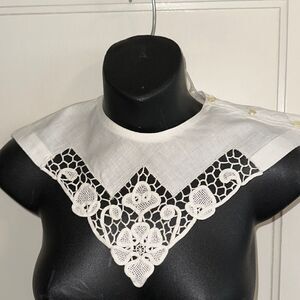 Vintage 80s white muslin collar with‎ Battenberg lace & buttons on side